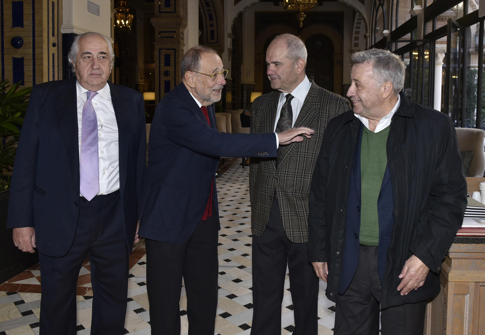 Enrique Ruiz, Javier Solana, Manuel Chaves y el abogado y editor Jerónimo Páez