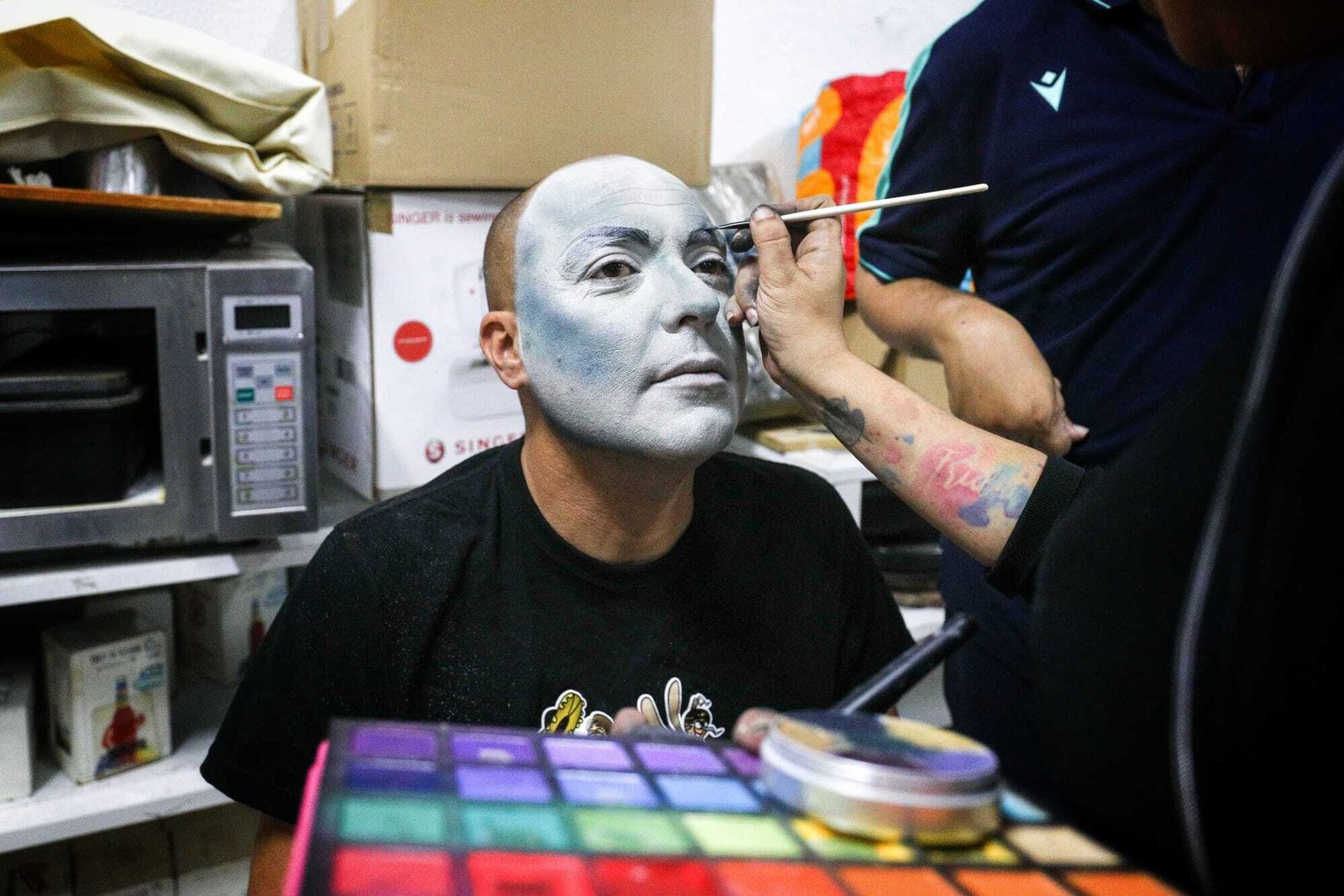 Preparativos de la chirigota 'Los caraduras de cai'