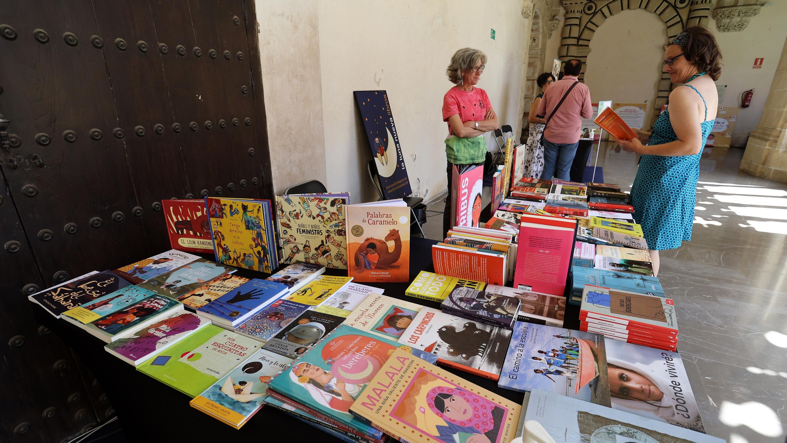 Imágenes de la Feria de la Diversidad en Los Claustros de Santo Domingo