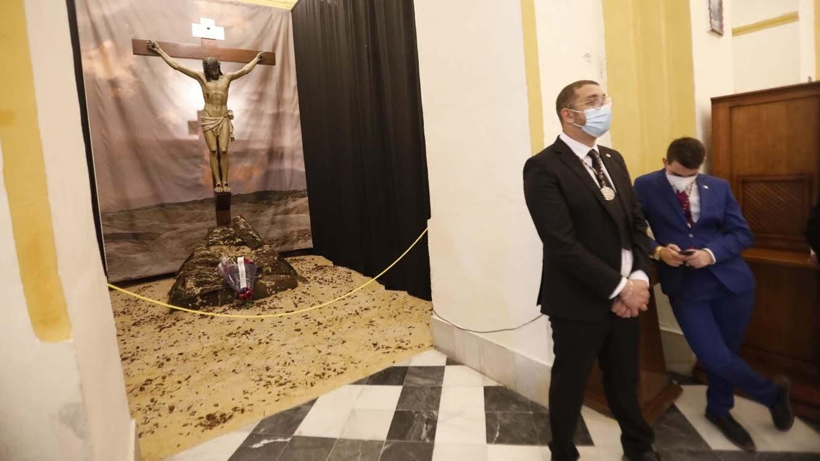 Fotos del Jueves Santo en Algeciras: Tres Caídas, Nazareno y Cristo de la FE