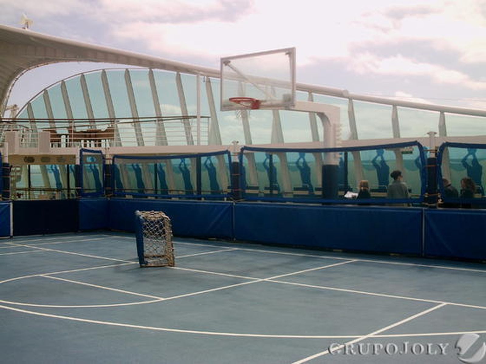 Imágenes del interior del crucero, una auténtica ciudad flotante

Foto: Rosa Gomez