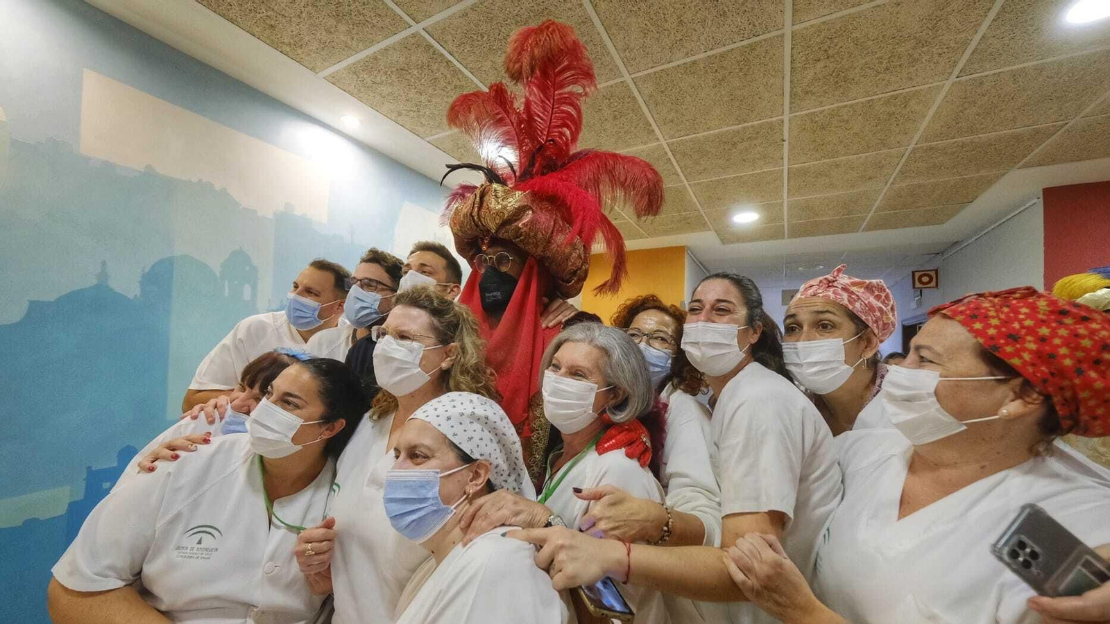 Imágenes de los Reyes Magos recorriendo Cádiz el 5 de enero