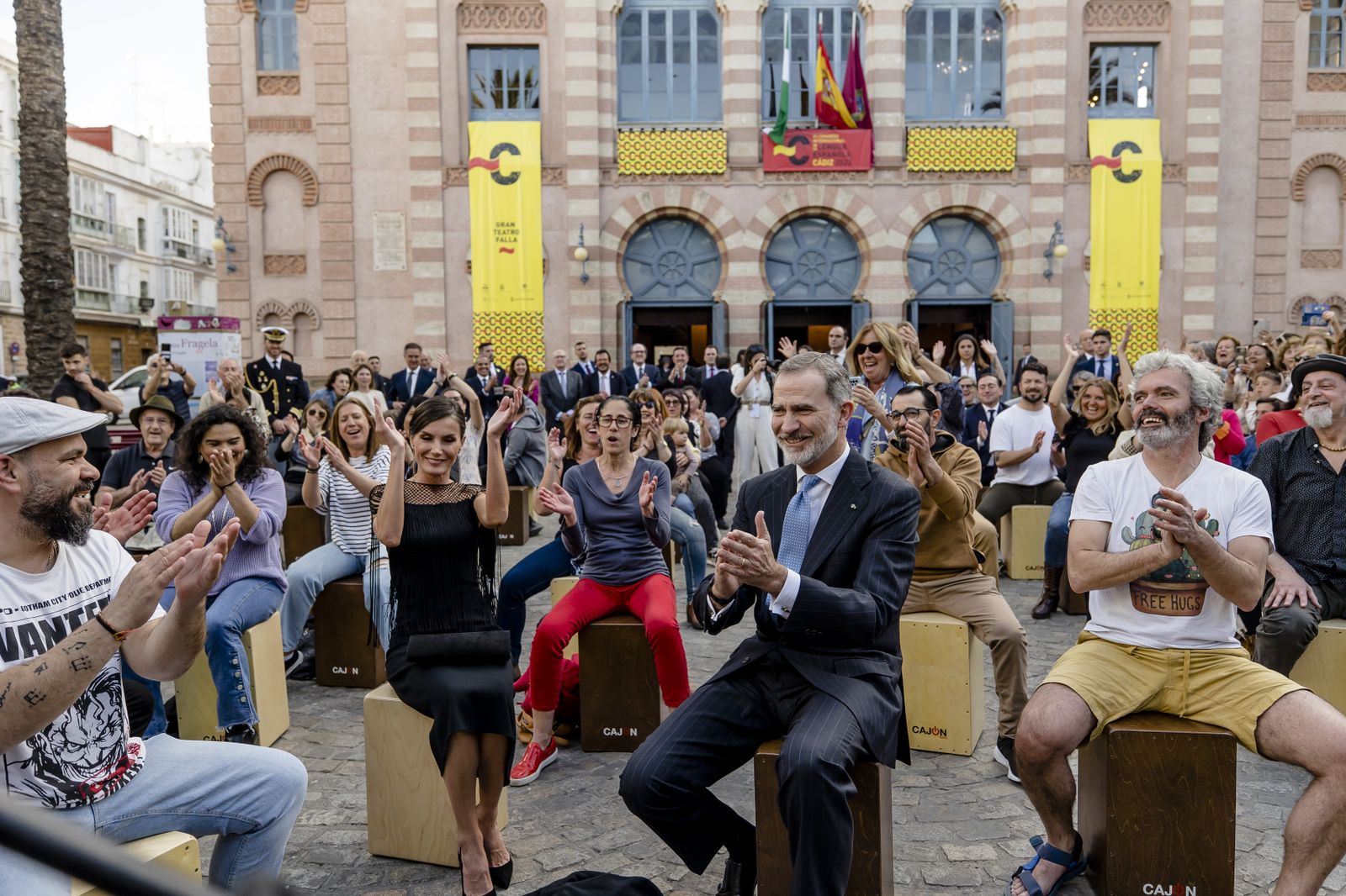 Las imágenes del Rey tocando el cajón en el Congreso de la Lengua de Cádiz