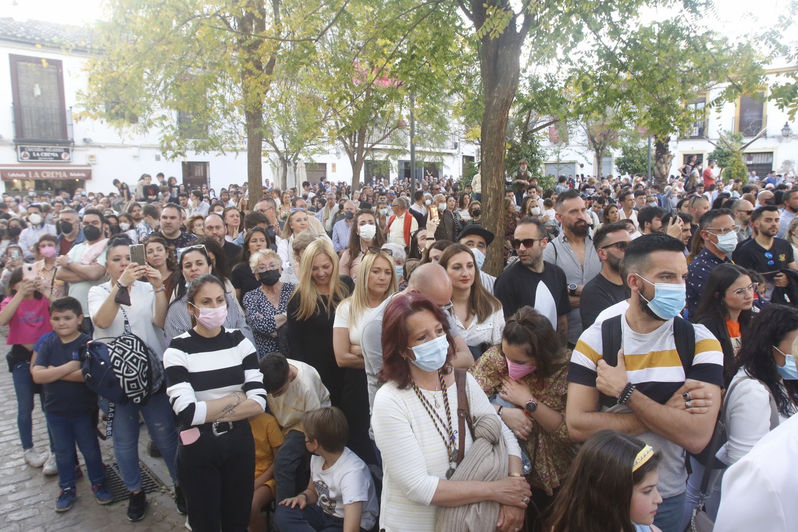 Jueves Santo en Córdoba: La procesión de las Angustias, en imágenes