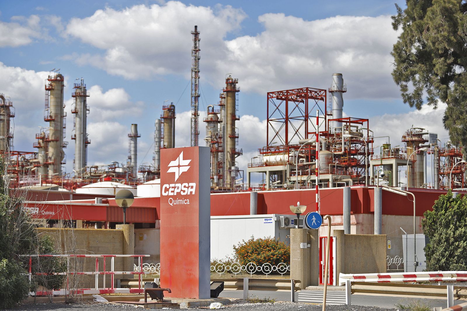 Refinería de Cepsa en La Rábida.