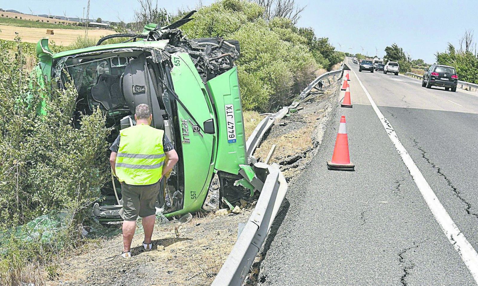 Colisión entre una moto y un autobús en la N-340