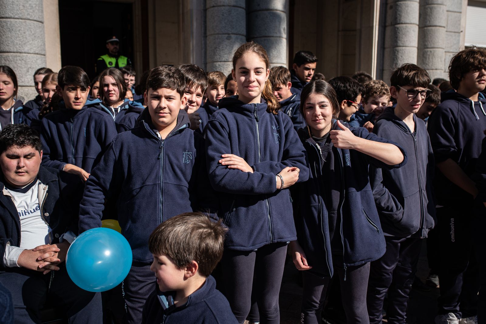 Imágenes de la lectura del manifiesto por la paz de los alumnos del Colegio María Inmaculada