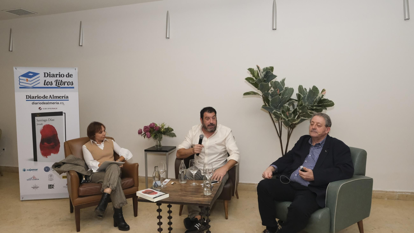 El Diario de los Libros con el escritor Santiago Díaz, en imágenes