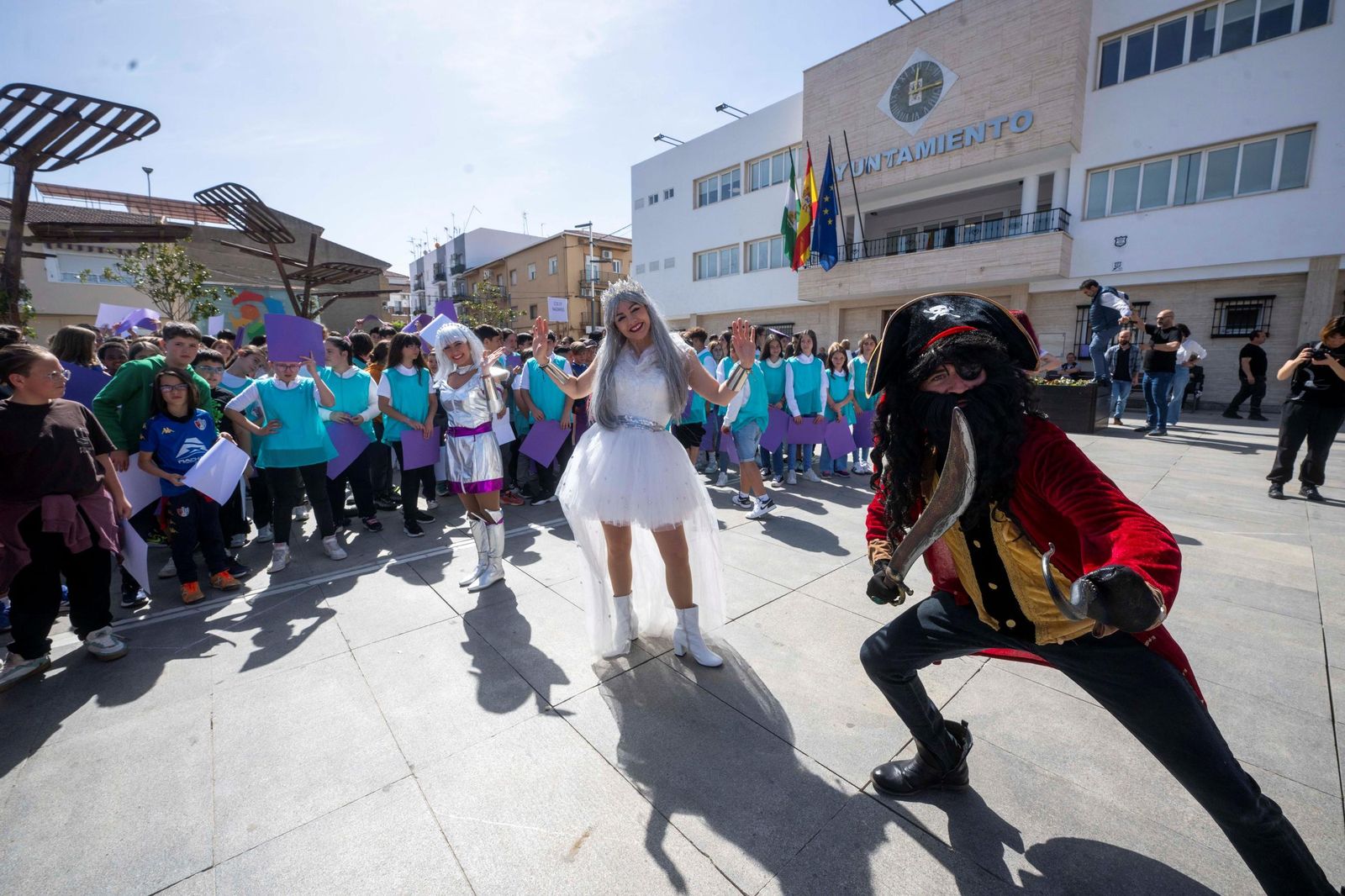 Grabación del videoclip en la plaza del Ayuntamiento en Armilla