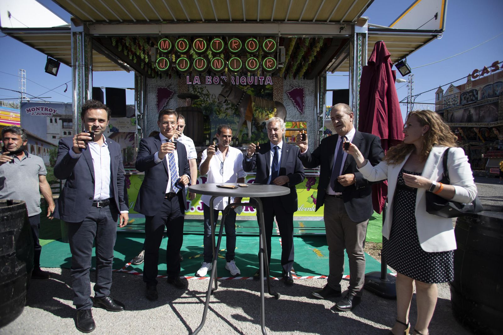 Fotos: el ferial de Granada cobra vida con los columpios