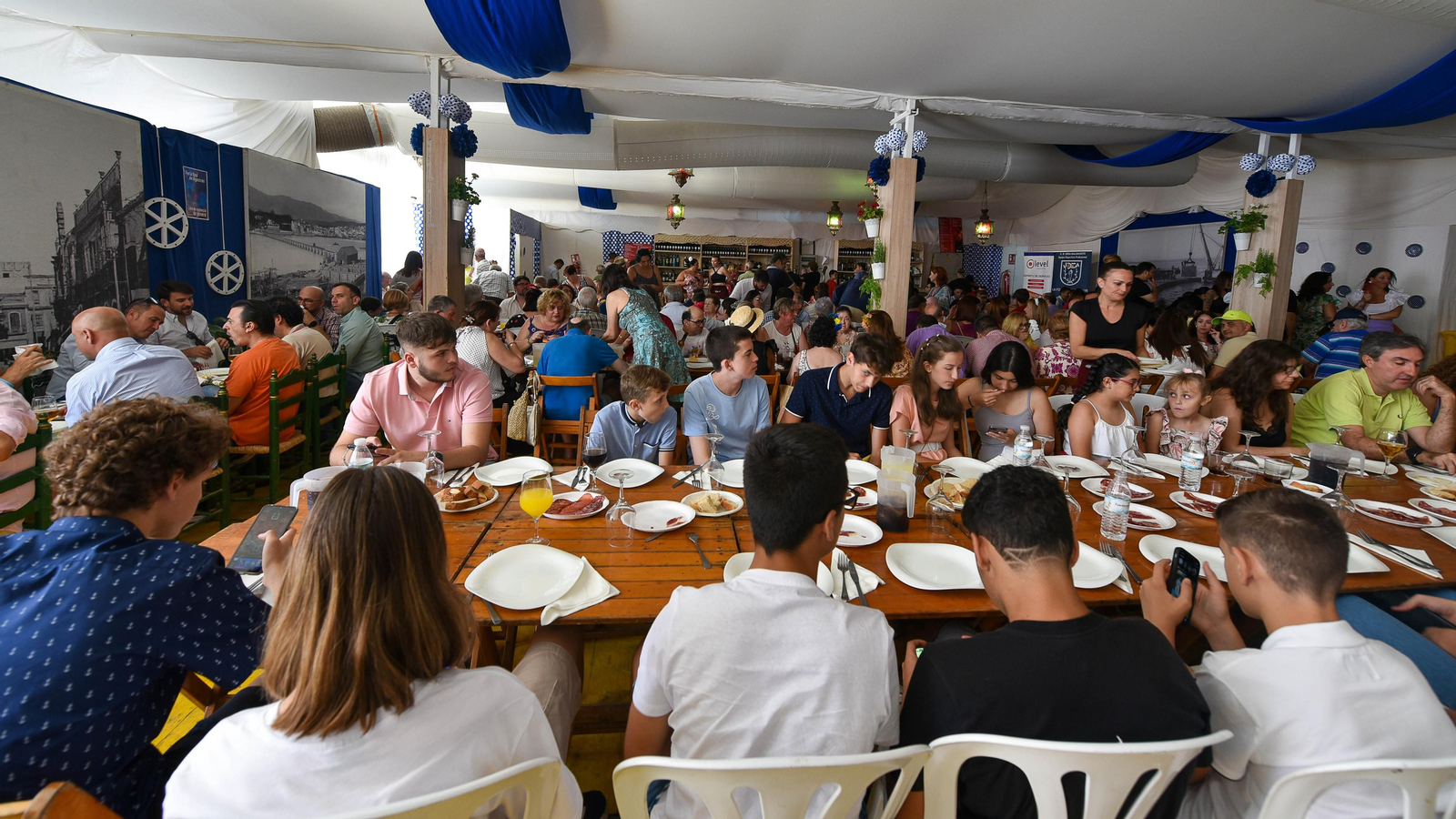 Fotos del ambiente en el jueves de la Feria Real de Algeciras