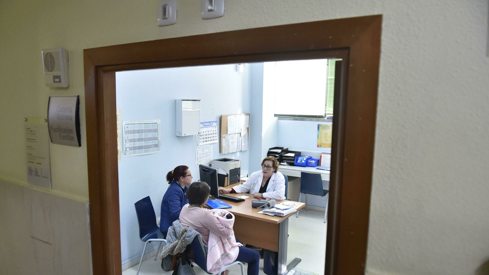 Carmen Rodríguez, en su consulta en el centro de salud Alcosa.