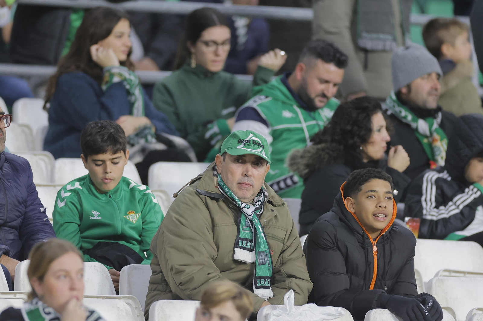 Búscate en las fotos del Betis-Girona