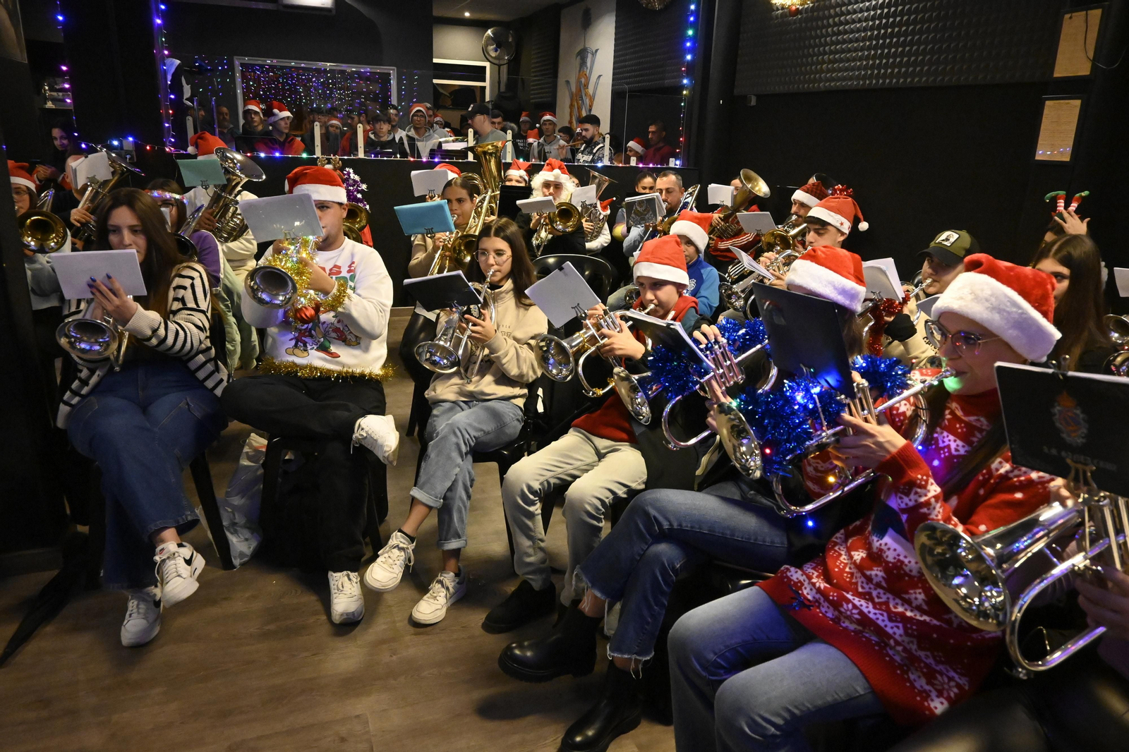 Ensayo preparatorio de la AM Santa Cruz para la cabalgata de Reyes Magos, en Imágenes