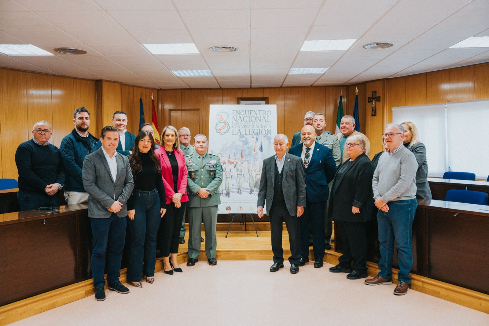 Foto de familia en la presentación del VIII Encuentro Nacional de Hermandades Cristianas con Vinculación a La Legión.