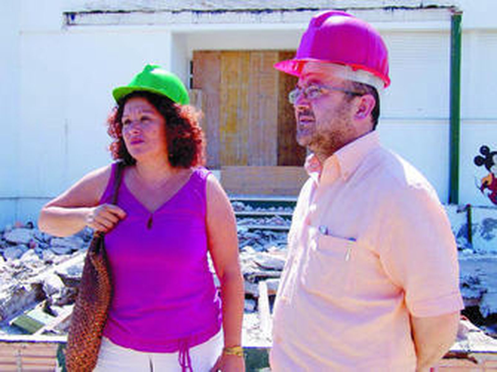 Ariza y Pecino durante la visita al colegio San Ramón, ayer.