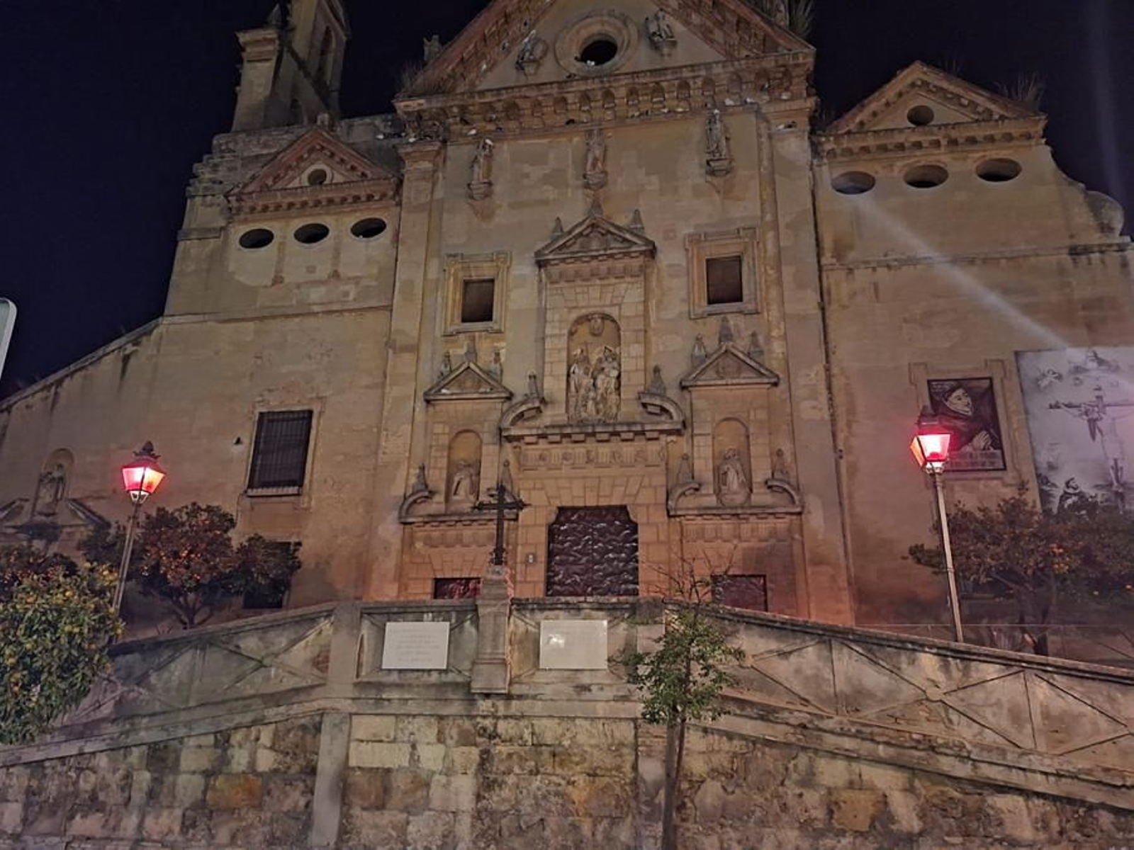 Las imágenes de las parroquias de Córdoba que se han sumado 'Redweek' Las imágenes de las parroquias de Córdoba que se han sumado 'Redweek'