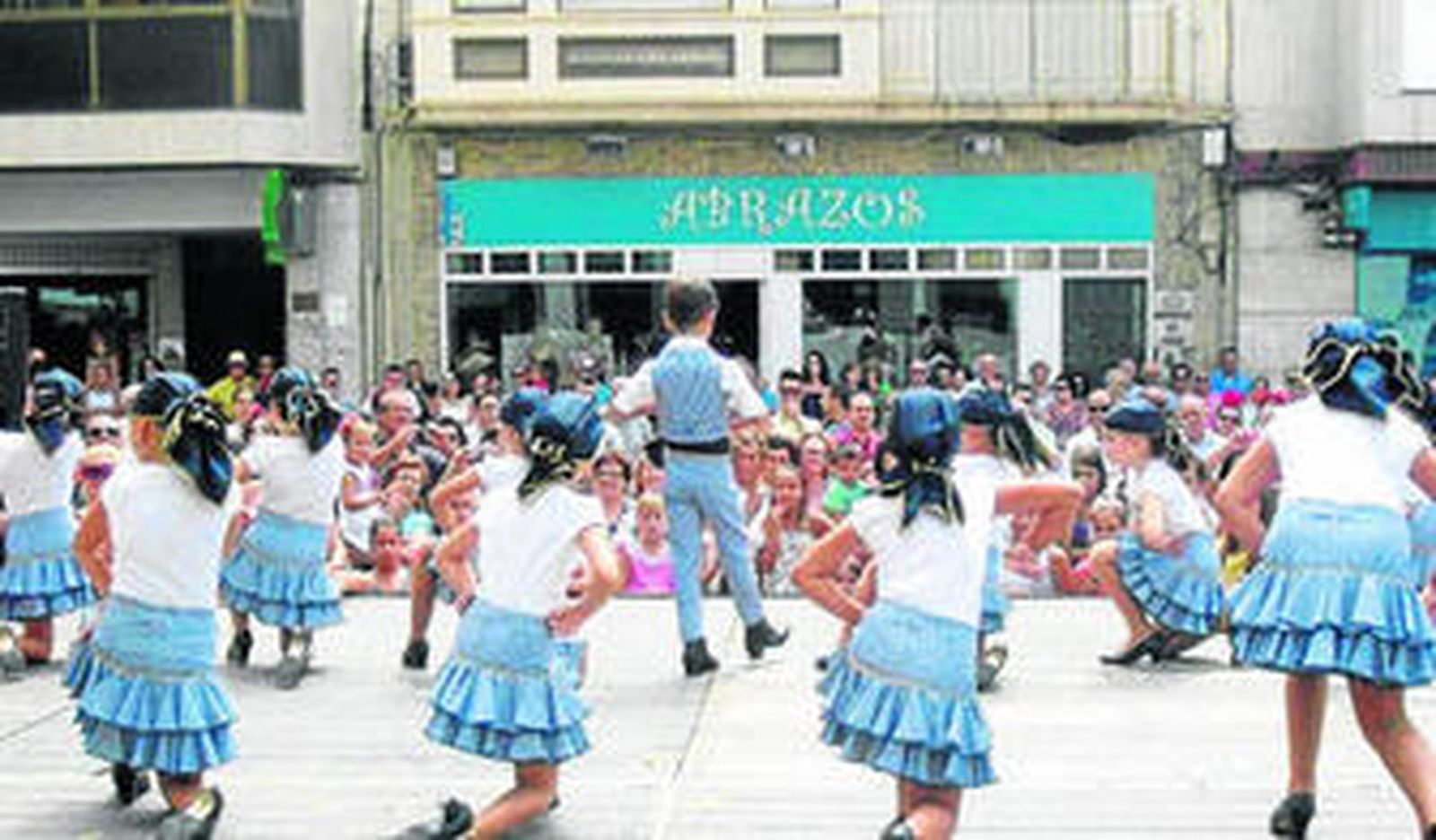 En la inauguración de la Feria del Mediodía hubo actuaciones de baile.