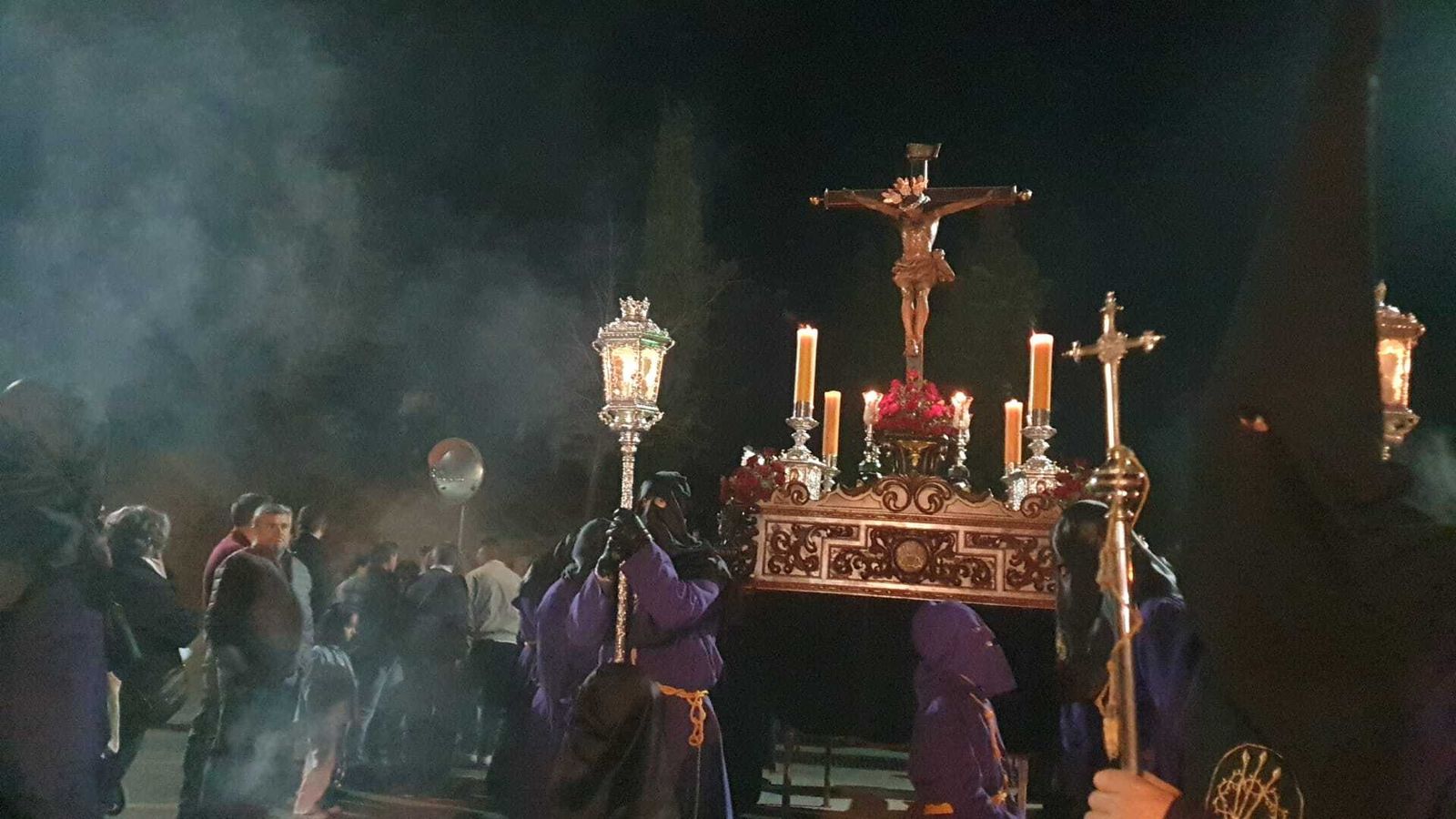 El Cristo de la Buena Muerte visita a las ánimas benditas en el cementerio de Castro del Río, en fotografías