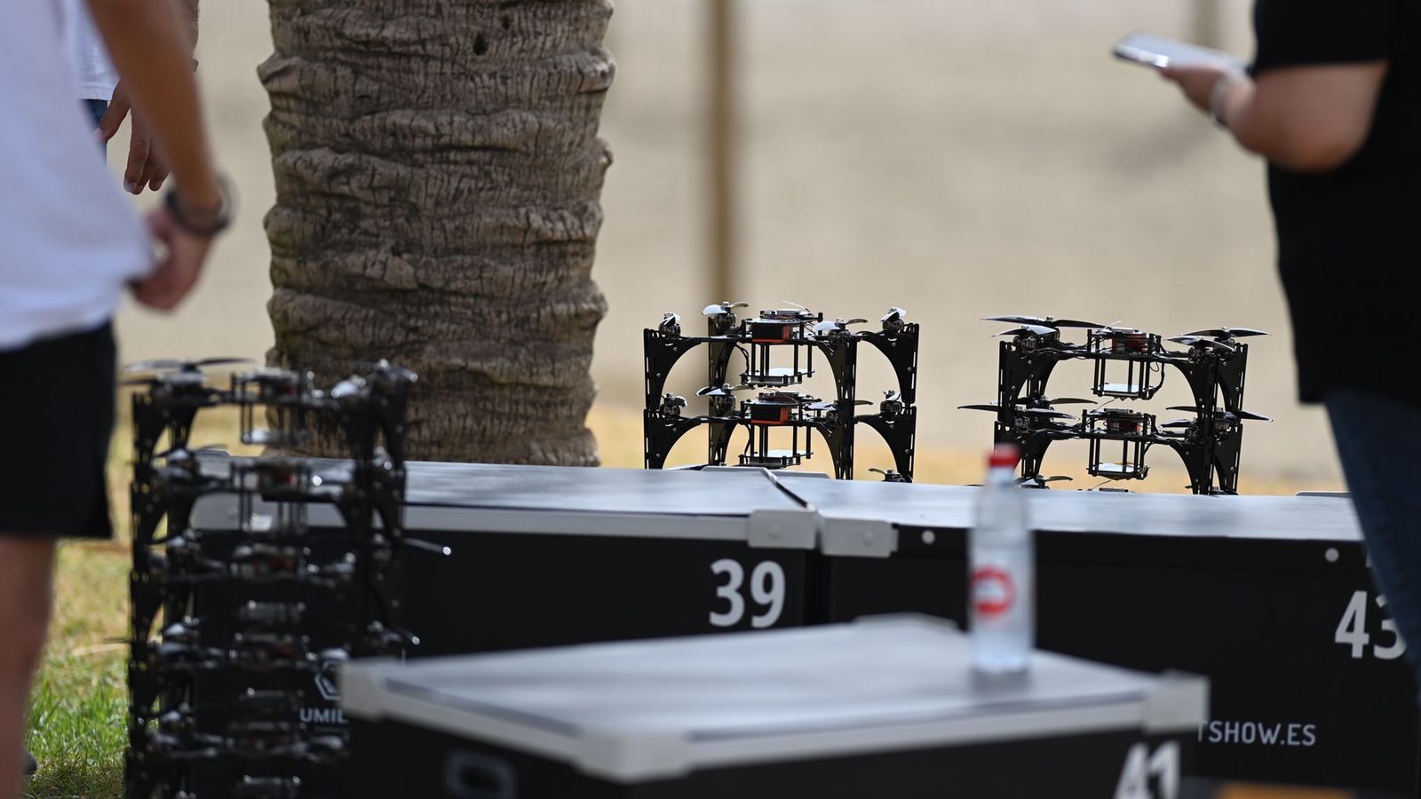 Así son los drones con los que Málaga inicia esta noche su Feria (fotos)