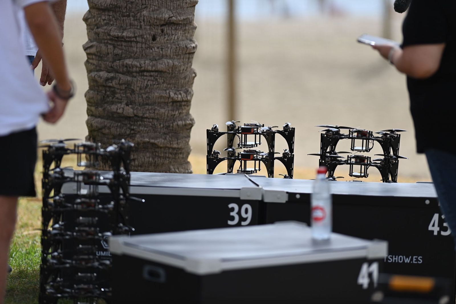Así son los drones con los que Málaga inicia esta noche su Feria (fotos)