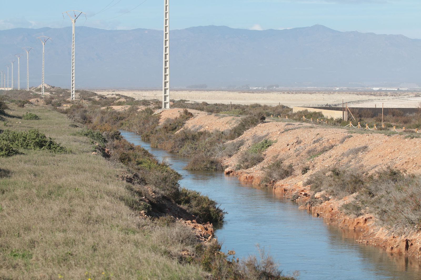 Entrada de agua a Las Salinas de Cabo de Gata.