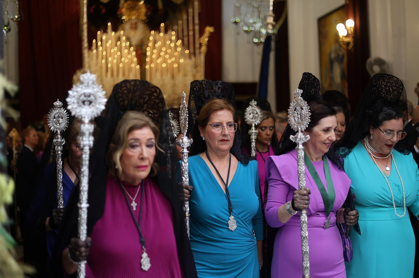 Imágenes de la procesión extraordinaria de la Virgen de la Esperanza por las calles de Huelva