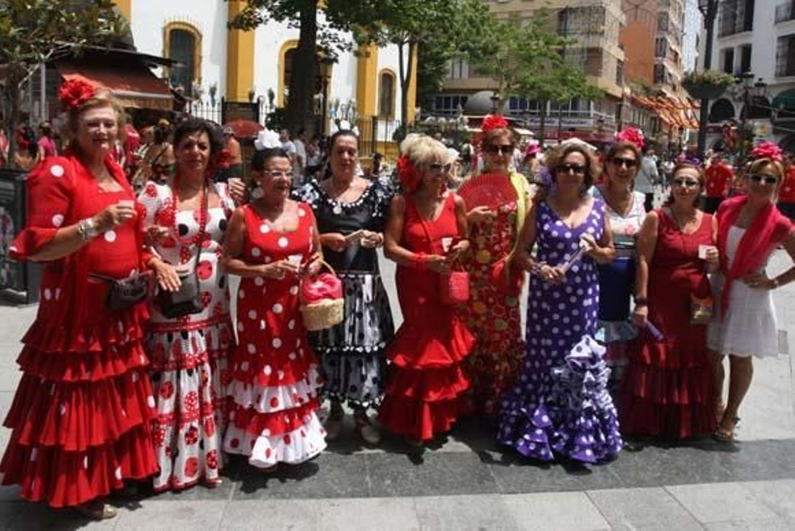 Los linenses se volcaron en la celebración del Domingo Rociero y el Real y el centro tuvieron un gran ambiente

Foto: Paco Guerrero