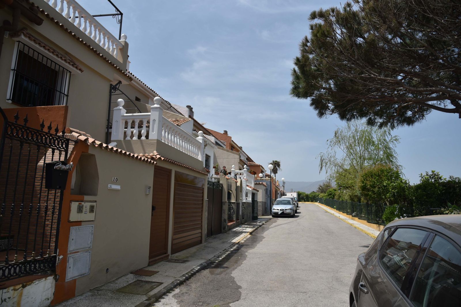 La calle Plutón de Algeciras, donde se produjo el asalto a una vivienda por parte de cuatro personas en busca de una guardería de droga.