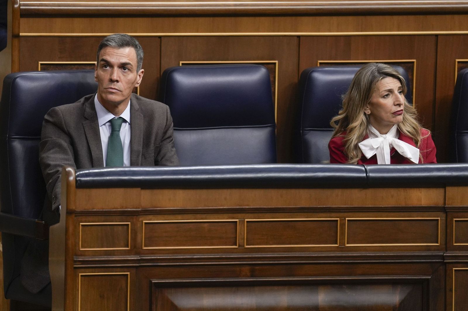 El presidente del Gobierno, Pedro Sánchez, y la vicepresidenta y ministra de Trabajo, Yolanda Díaz, este martes en el Congreso.