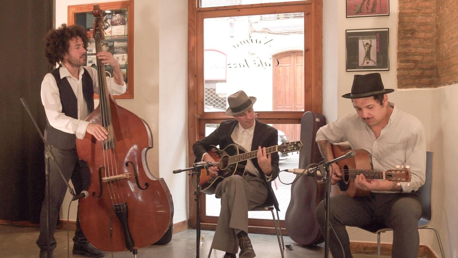 Radio Huachaca ofrecerá un microconcierto en la cafetería de Radio Huachaca.