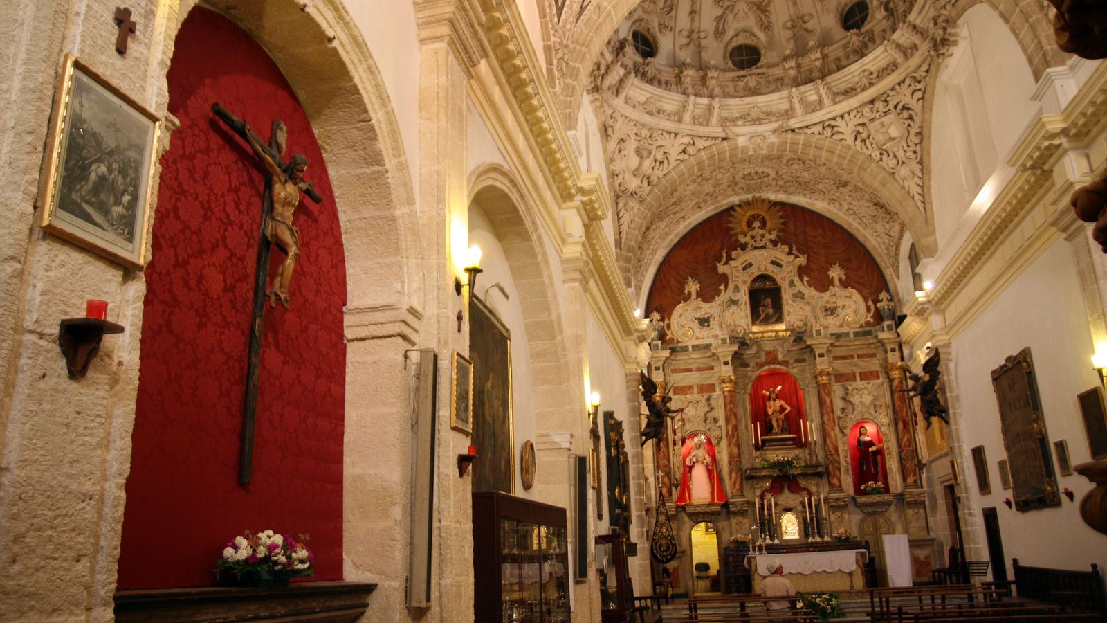 La artística capilla de la Aurora, antes de su cierre.