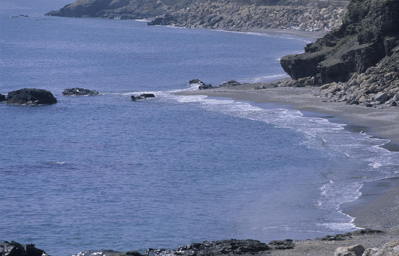 La playa de Calaceite, en Torrox. La playa de Calaceite, en Torrox.