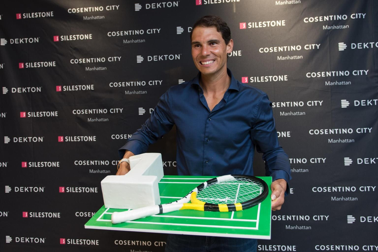 Nadal en el showroom de Cosentino.