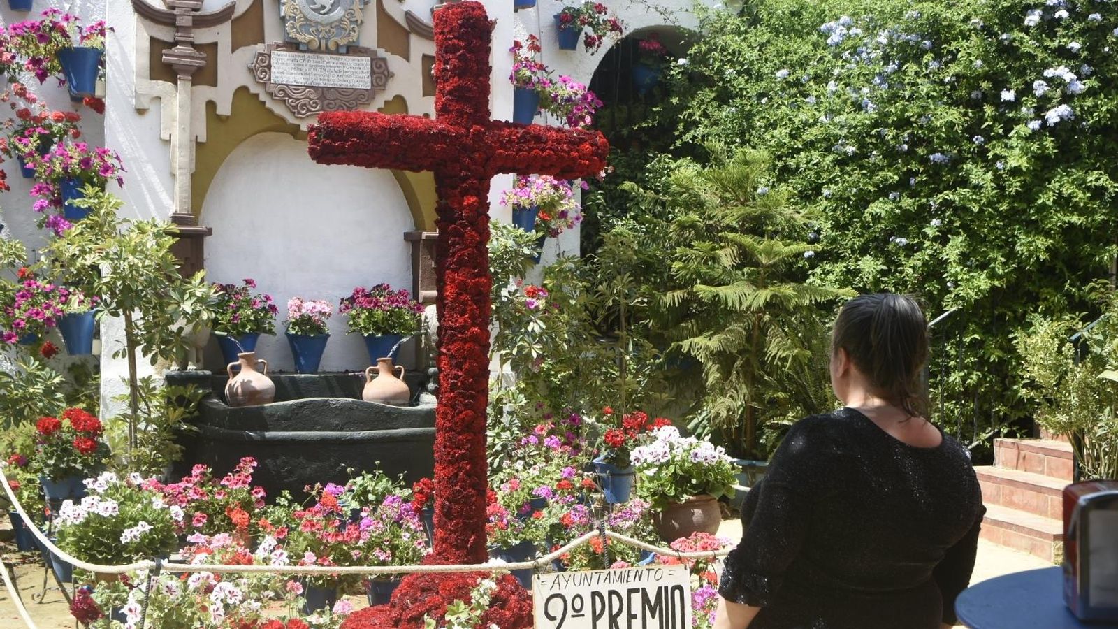 Cruz de la Hermandad del Cristo de Gracia y Los Emires.