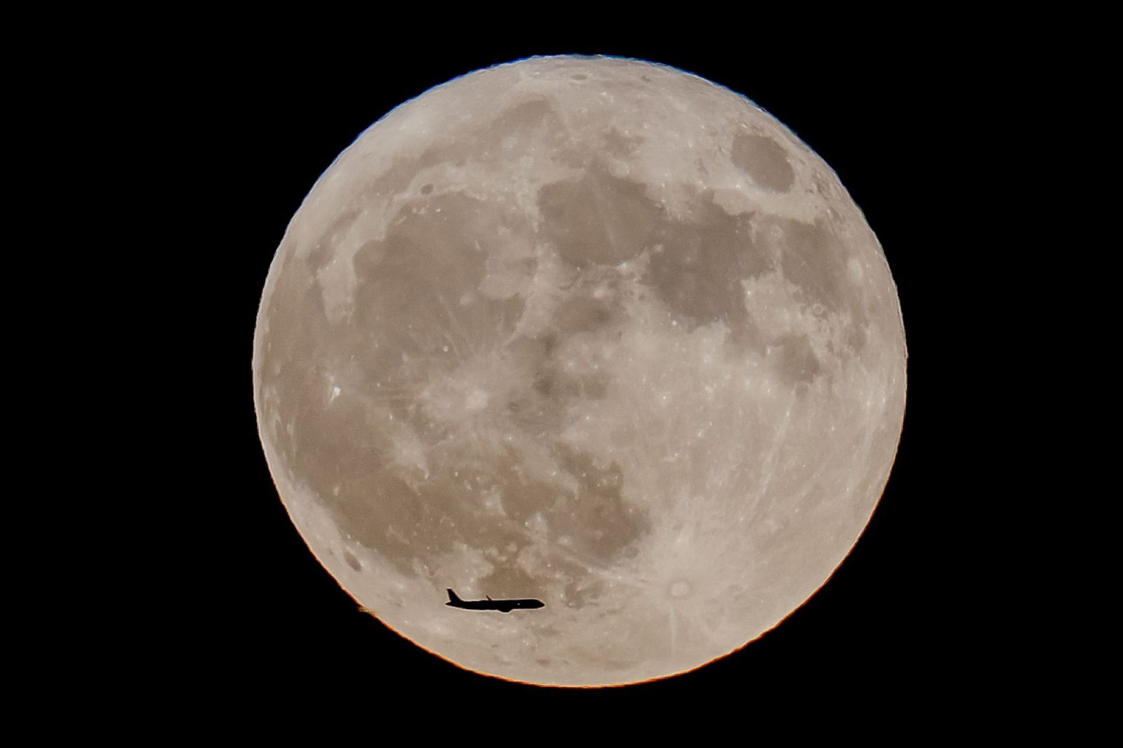 La Superluna azul captada en diferentes partes del planeta: un disfrute visual de la Luna del Esturión