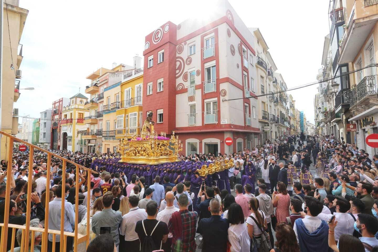 El Cristo de Los Gitanos en la procesión Magna de Málaga, en fotos