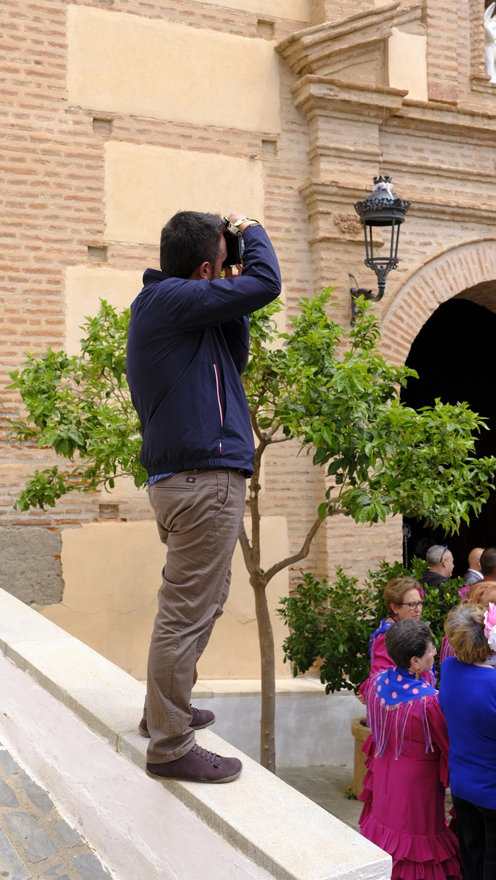 Imágenes de la procesión y paella solidaria en las Fiestas de Abla
