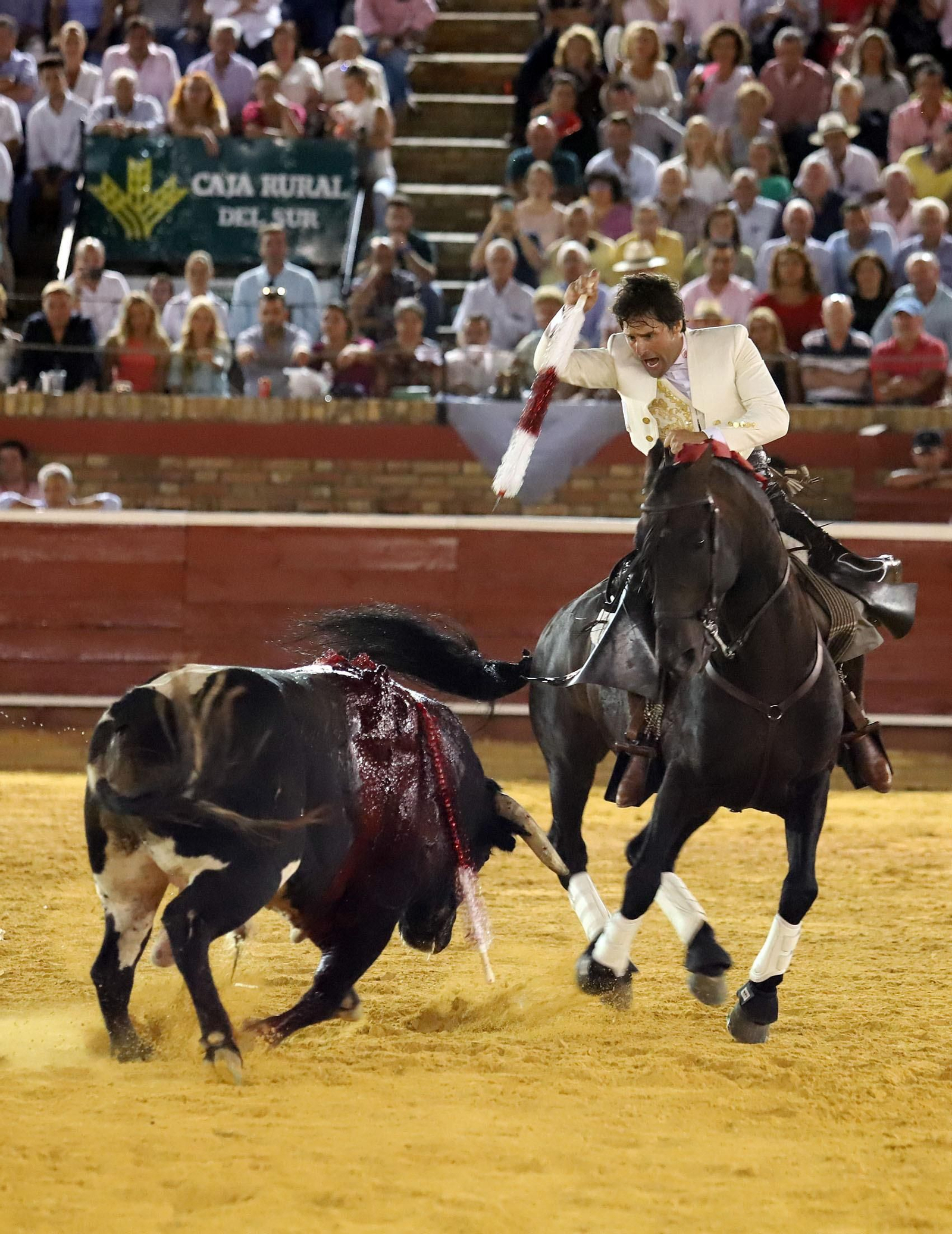 Imágenes de Andrés Romero y Diego Ventura en el rejoneo de la Plaza de Toros La Merced