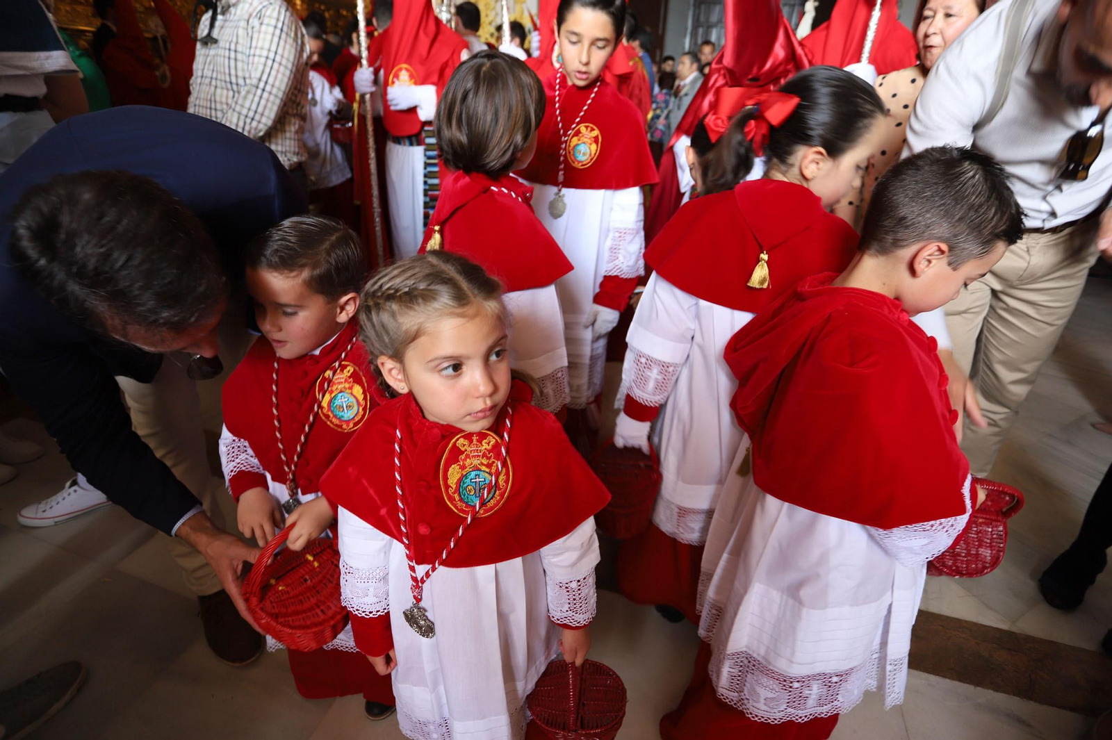 Imágenes del recorrido de la Borriquita  por las calles de Huelva