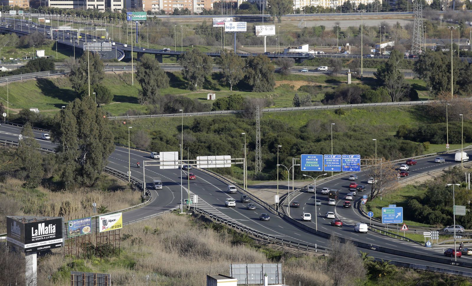 El enlace de la SE-30 con la A-49, muy cerca de donde ocurrió el atropello.