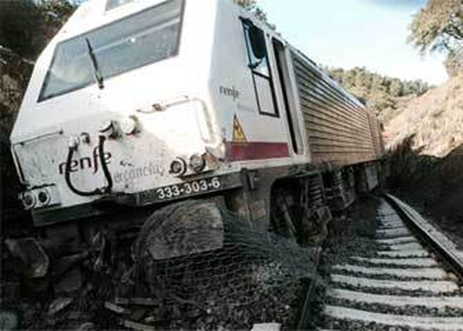 Arranca el trasvase de amoniaco de las cisternas del tren descarrilado