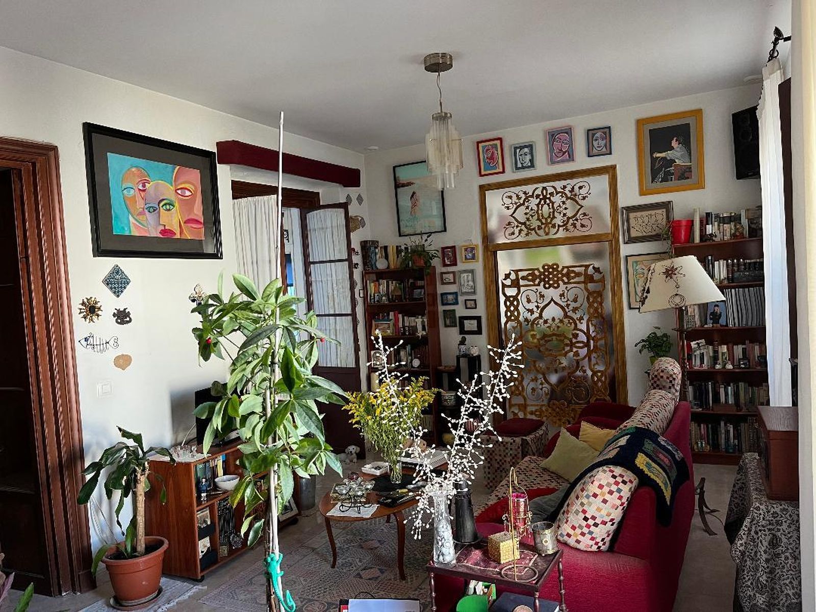 Así es la casa del Mentidero con obras de Costus