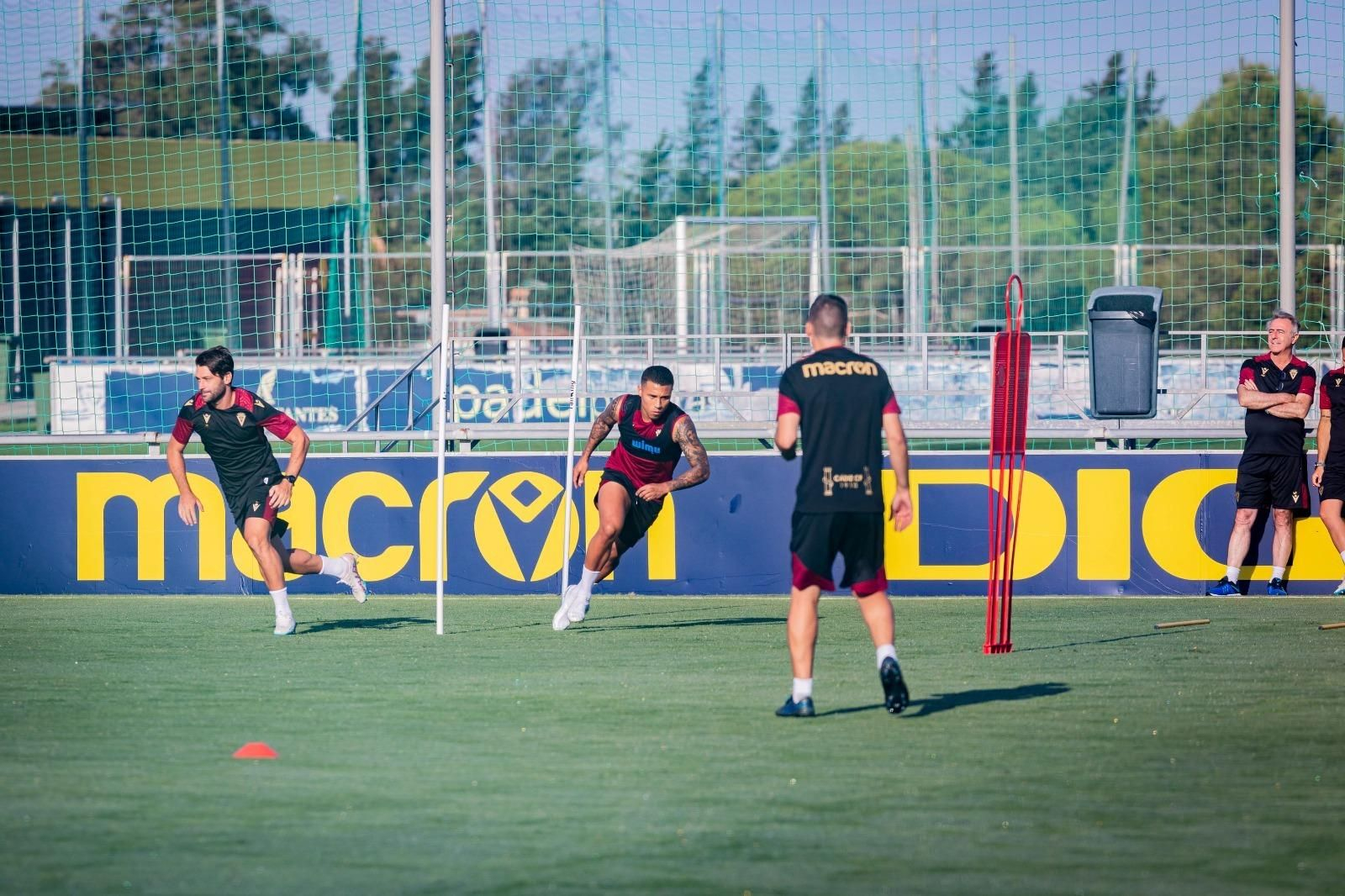 Las imágenes del primer entrenamiento del Cádiz CF en la temporada 2023/24