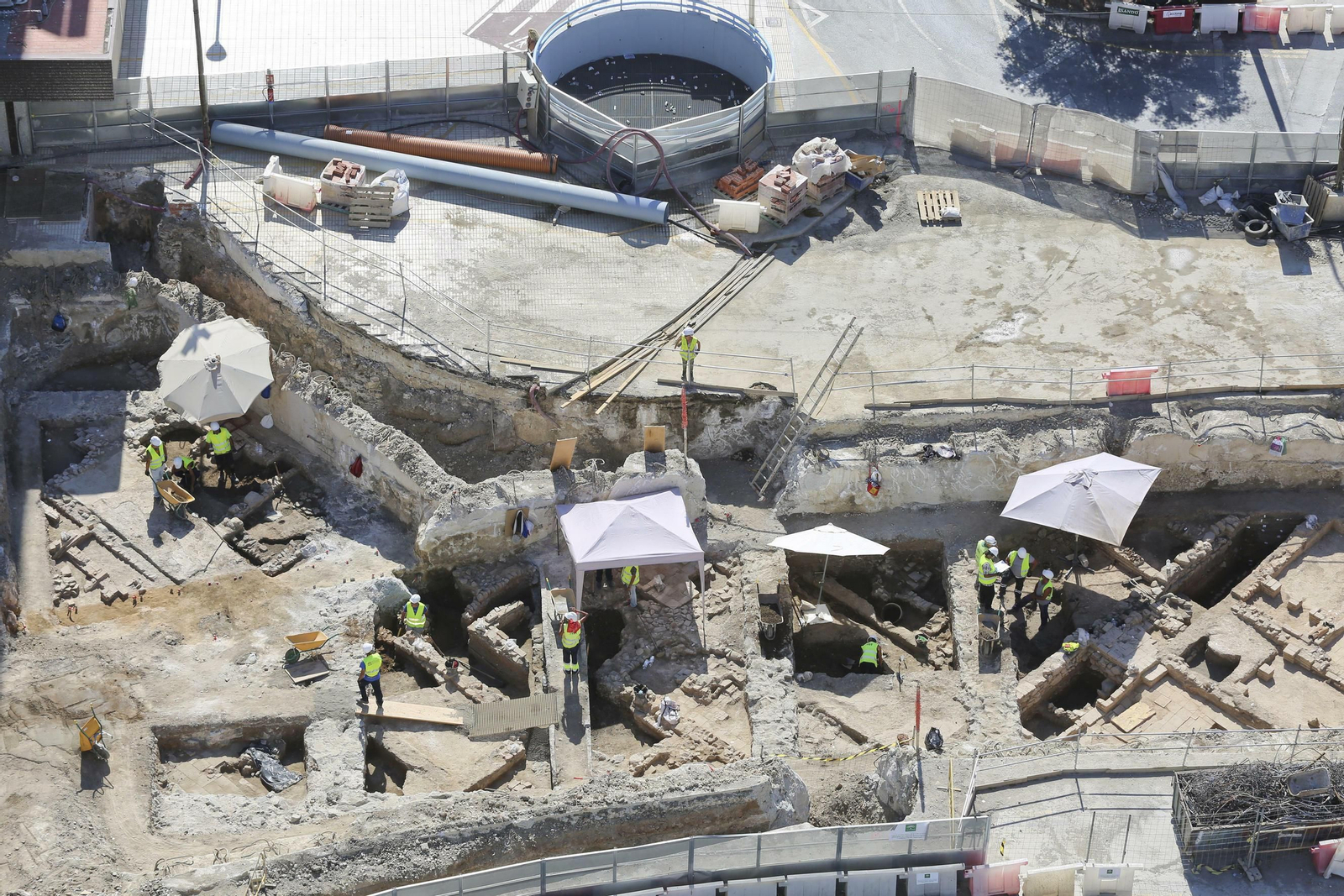 Fotos de los restos arqueológicos encontrados en la obra del Metro de Málaga