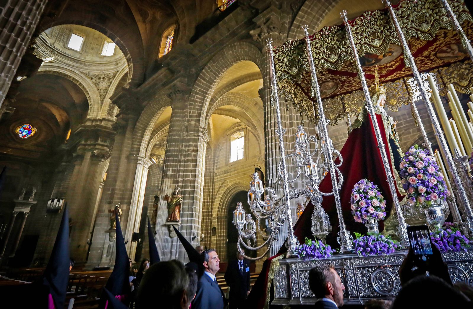 Imágenes del Lunes Santo en Jerez