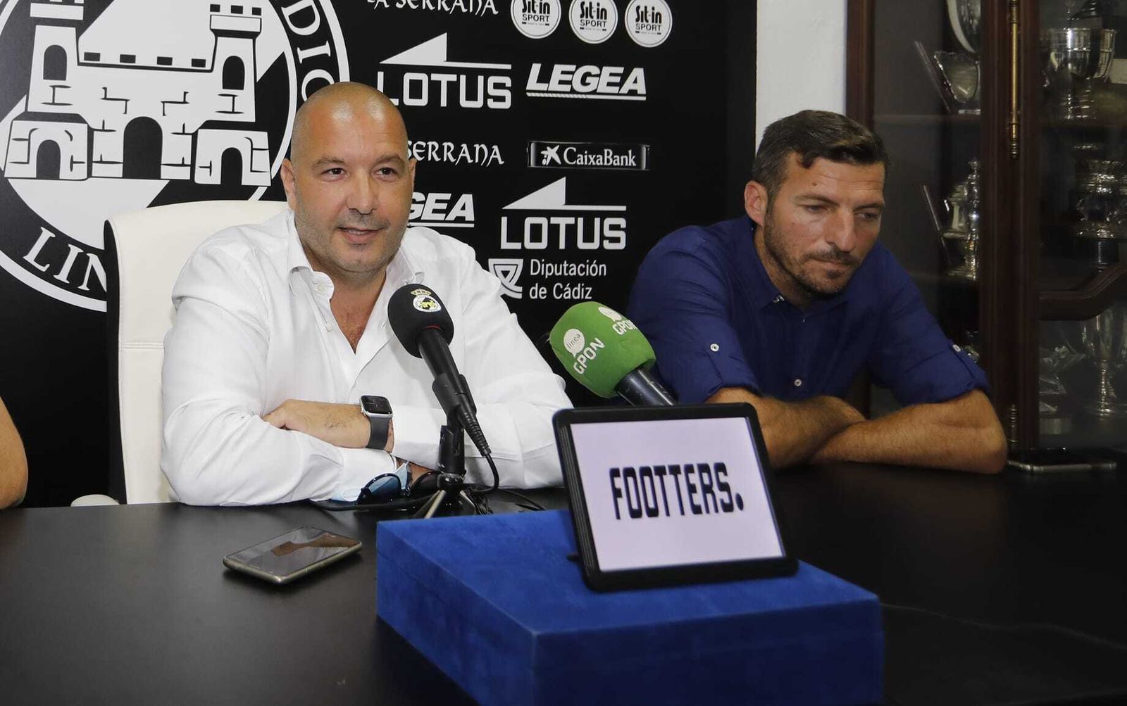 Raffaele Pandalone junto al director deportivo, Ismael Chico