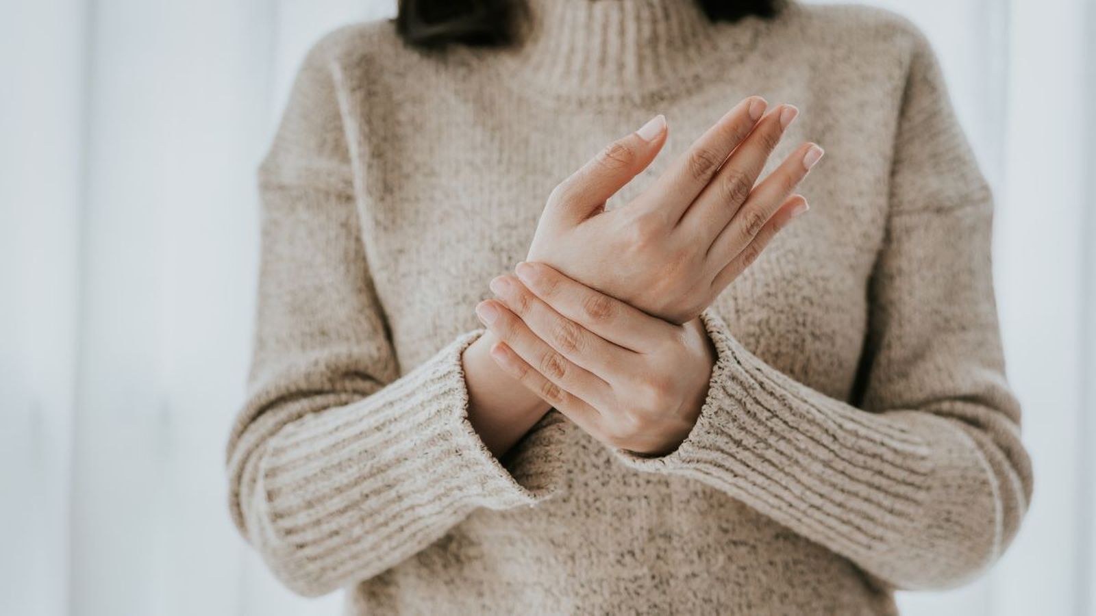 Cómo arreglar un jersey de lana que ha encogido