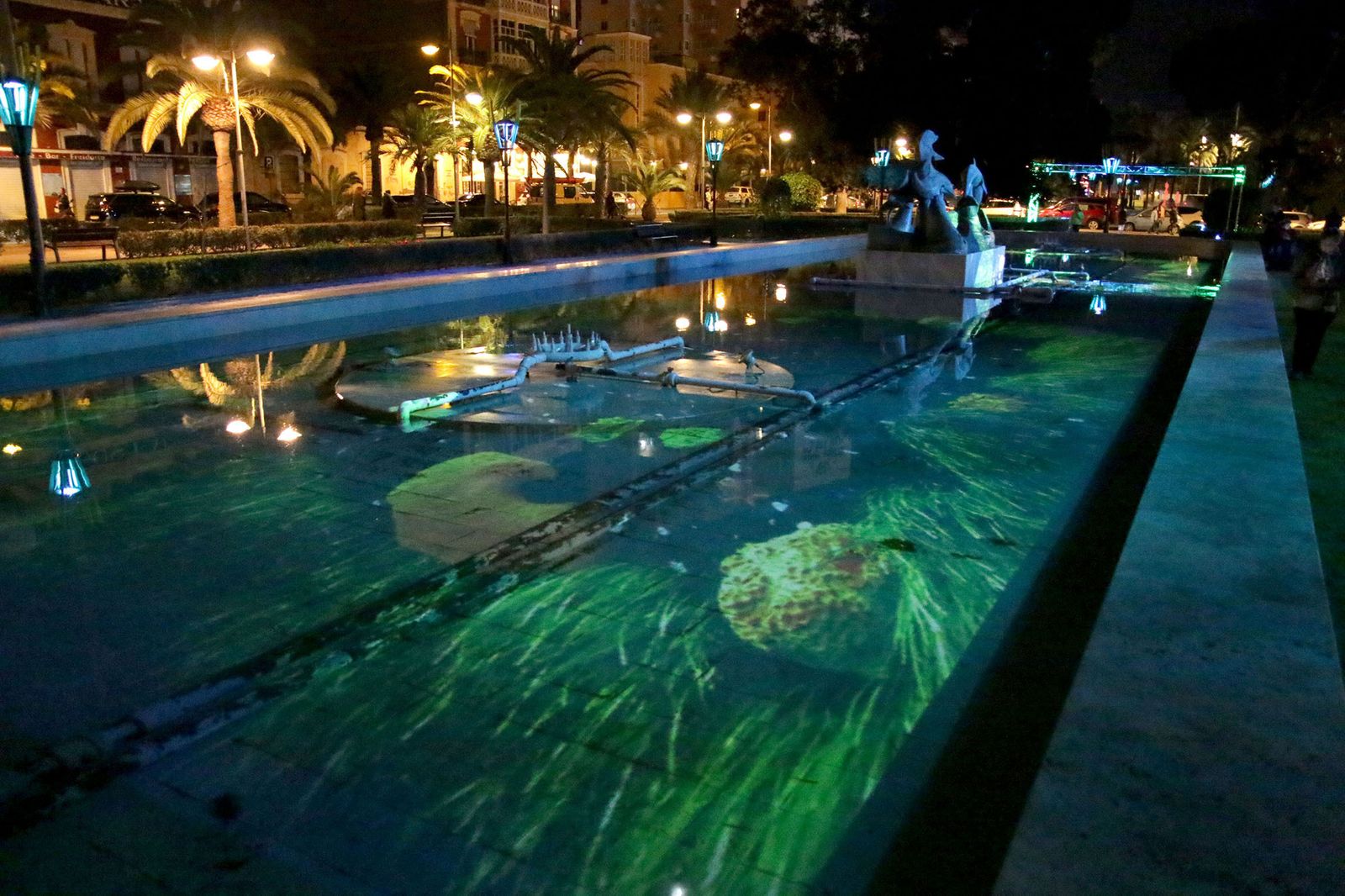 Así brilla el parque Nicolás Salmerón con el espectáculo 'Posidonia'