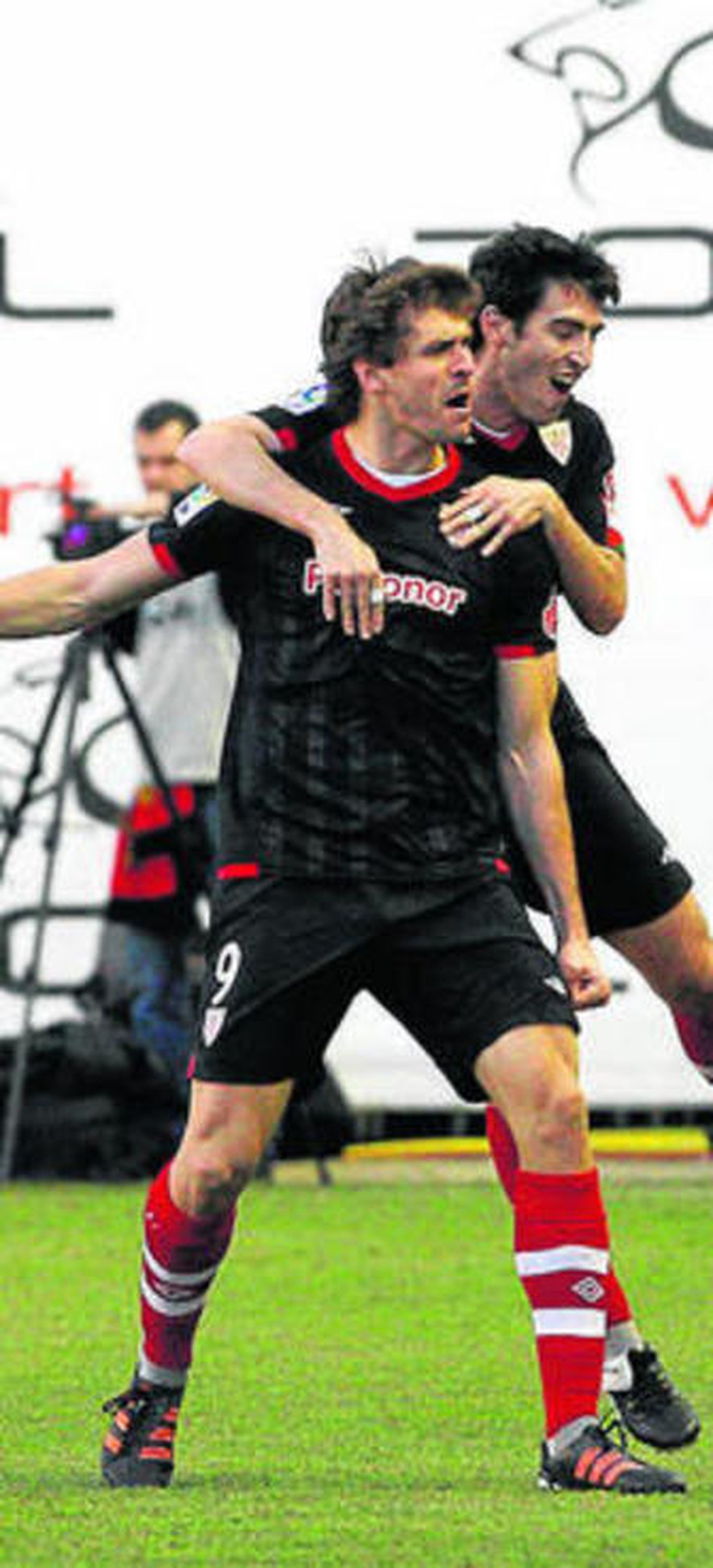 Llorente, con Iraola.